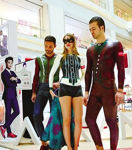 奧康行走的藝術(shù)人體彩繪秀 掀起一場(chǎng)視覺(jué)盛宴