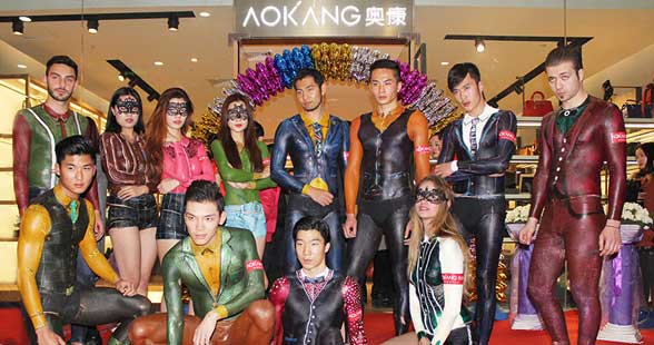 奧康行走的藝術(shù)人體彩繪秀 掀起一場(chǎng)視覺(jué)盛宴