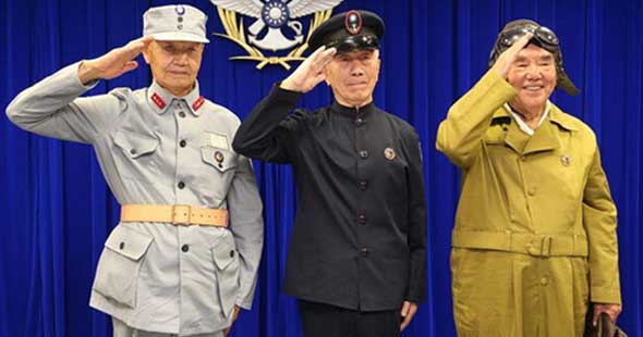 抗戰(zhàn)70周年即將舉行 臺灣復(fù)制版抗戰(zhàn)軍裝英挺亮相